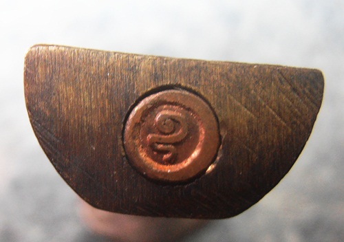 พระกริ่งมันปูหลวงพ่อโสธร ปี30สวยๆพร้อมกล่อง ครับ