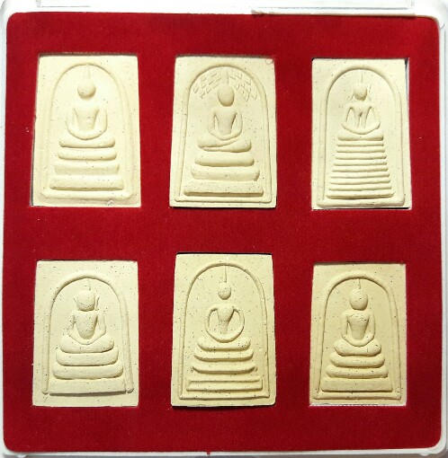 เคาะเดียว  สมเด็จอนุสรณ์ 137 ปี วัดระฆังโฆสิตาราม ปี 2552 ชุด 6 องค์ พร้อมกล่องเดิม