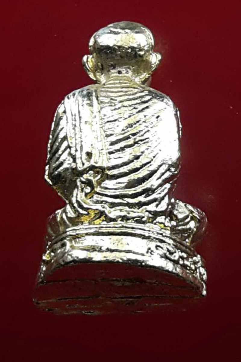 รูปหล่อลอยองค์ลมเด็จพระพุฒาจารย์(โต) พรหมรังษี วัดระฆังโฆสิตาราม รุ่น ชีวิตต้องสู้ พ.ศ.๒๕๔๗