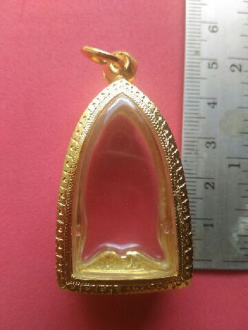 ตลับเงินชุบทองแท้ ใส่พระกริ่งกลาง  หรือ ลป  ทวด  หลังเตารีดพิมพ์ใหญ่ เคาะเดียว 