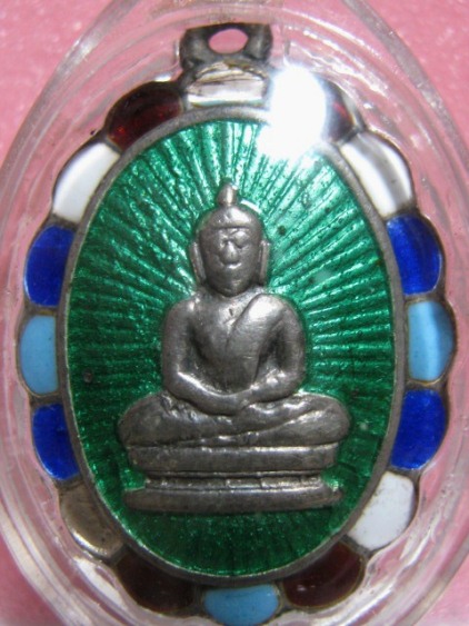 หลวงพ่อโสธร เนื้อเงินลงยา ปี2482 วัดโสธรฯ จ .ฉะเชิงเทรา อยู่ในเลี่ยมพลาสติก