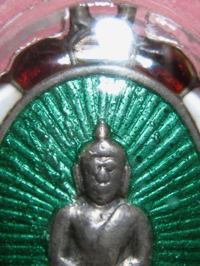 หลวงพ่อโสธร เนื้อเงินลงยา ปี2482 วัดโสธรฯ จ .ฉะเชิงเทรา อยู่ในเลี่ยมพลาสติก