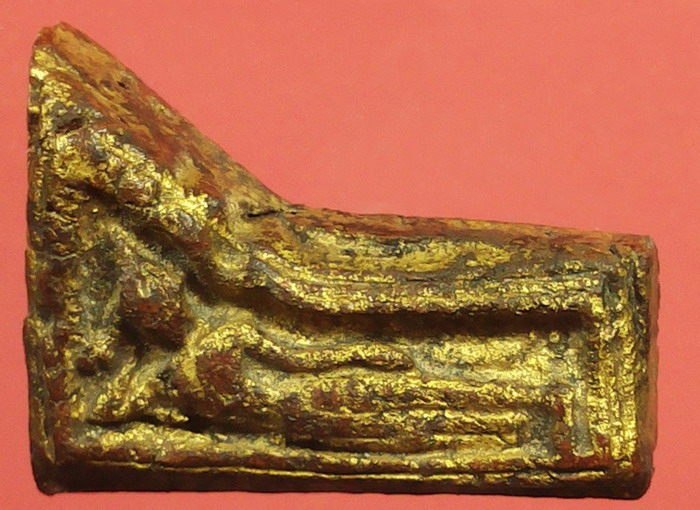 พระโคนสมอ พิมพ์จิ๋ว เนื้อดินเผา กรุวังหน้า กรุงเทพ ฯ