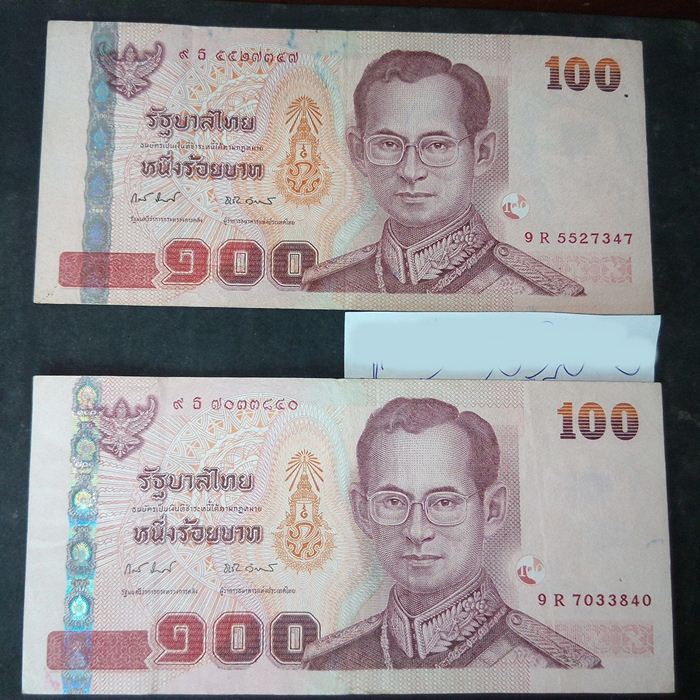 ธนบัตร 100 บาท ทรงโบกพระหัสถ์ จำนวน 2 ใบ