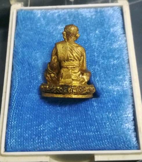 ลอยองค์ หลวงปู่คร่ำ วัดวังหว้า จ.ระยอง เนื้อฝาบาตร ปี37 กล่องเดิม