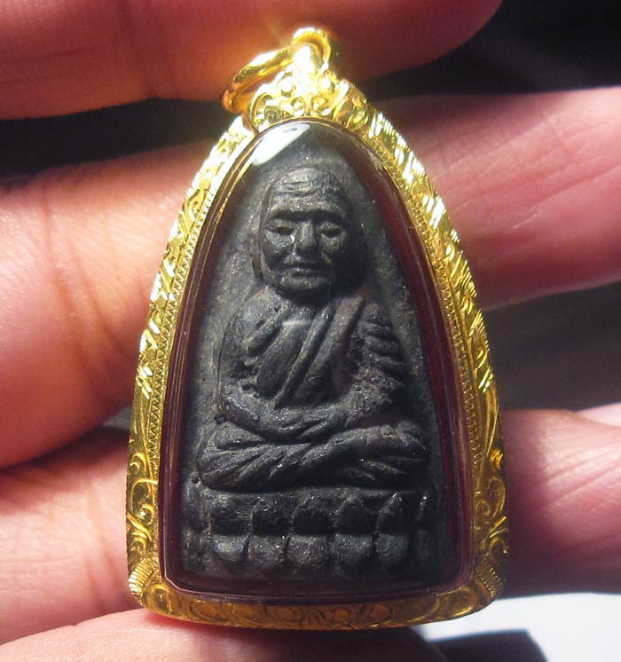 เคาะเดียว หลวงปู่ทวด พิมพ์ใหญ่ ปี24 พร้อมบัตร จมูกโด่งๆ เลี่ยมทองพร้อมใช้ 