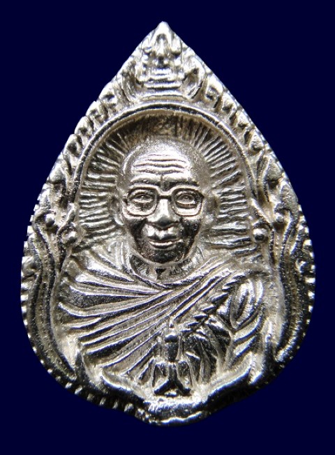 เหรียญหยดน้ำหลวงพ่อฤาษีลิงดำเนื้อเงิน.พิธิเป่ายันต์เกราะเพชร ปี 35 เชิญครับ