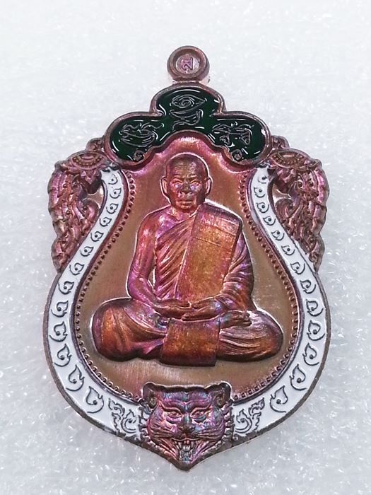 เหรียญเสมาเล็ก (กฐิน) รุ่น"รวยมหาเศรษฐี" หลวงพ่อสิน วัดละหารใหญ่ ทองแดงผิวรุ้งลงยา No.1256