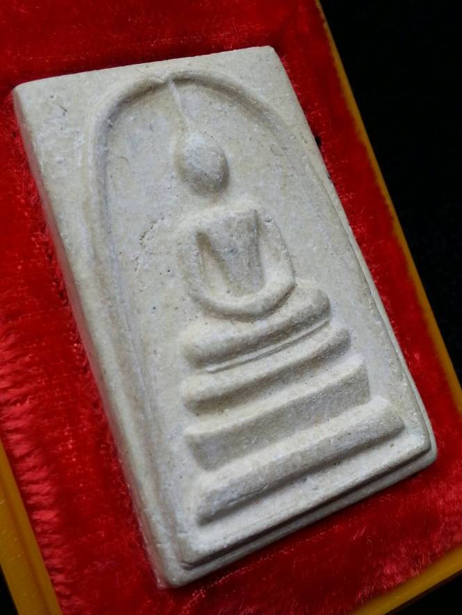 พระสมเด็จวัดระฆังรุ่นอนุสรณ์ 108 ปี พ.ศ.2523 พิมพ์ใหญ่ "บล๊อกอกล่ำเศียรโต" หลังตรายาง พร้อมกล่องเดิม