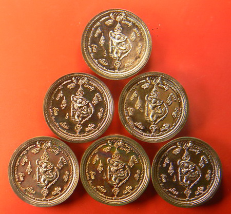 เคาะแรกแดง...เหรียญ 3.4 ซ.ม."ปาฎิหาริย์ ราชันดำ"...ทองแดง 6 เหรียญ ซองเดิม