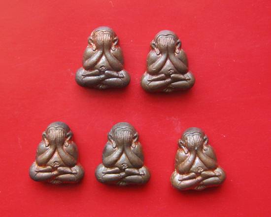 พระปิดตา หลังรูปเหมือน ปี 2538 เนื้อทองแดง 5 องค์ สวย หลวงพ่อเกษม เขมโก ไม่มีกล่องนะคะ