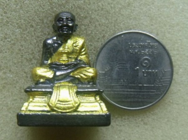 **วัดใจ**หลวงพ่อทวด วัดห้วยมงคล ฐานเหลี่ยมก้นลายเซ็นต์ รุ่นเสาร์ ๕ ปี ๕๑**โลหะผสมรมดำลงทอง