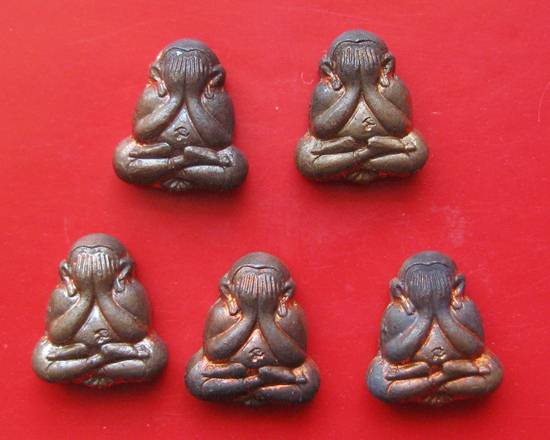 พระปิดตา หลังรูปเหมือน ปี 2538 เนื้อทองแดง 5 องค์ สวย หลวงพ่อเกษม เขมโก ไม่มีกล่องนะคะ 