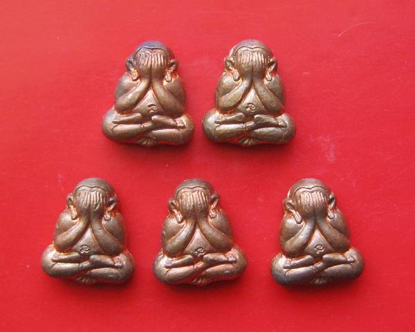 พระปิดตา หลังรูปเหมือน ปี 2538 เนื้อทองแดง 5 องค์ สวย หลวงพ่อเกษม เขมโก ไม่มีกล่องนะคะ