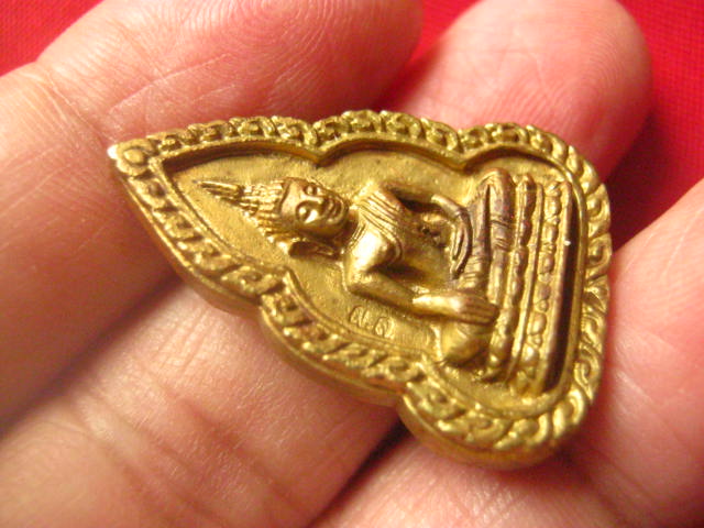 เหรียญหล่อเข่าลอย หลวงพ่อพูล วัดไผ่ล้อม นครปฐม ปี 2538 ตอกโค้ด