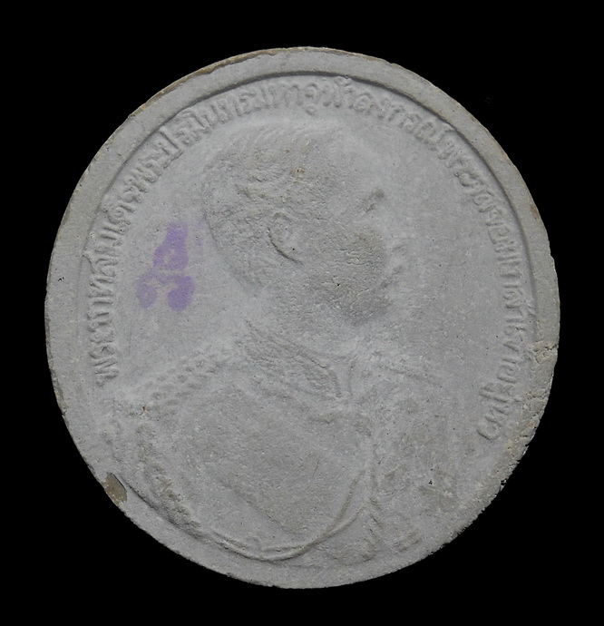 พระพุทธชินราชหลัง ร.๕ หลวงพ่อแพ วัดพิกุลทอง พิมพ์กลมใหญ่ เนื้อผงเกสร พ.ศ.2535 จ.สิงห์บุรี