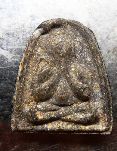 ปิดตาวัดบ่อวินเนื้อผงใบลาน หลังยันต์ สวยๆครับ