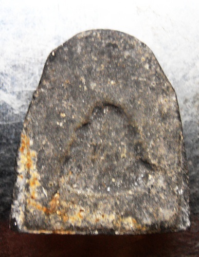 ปิดตาวัดบ่อวินเนื้อผงใบลาน หลังยันต์ สวยๆครับ