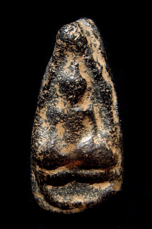 นางกำแพง พิมพ์เม็ดมะเคล็ดเล็ก เนื้อดำ สุดยอดความงดงาม