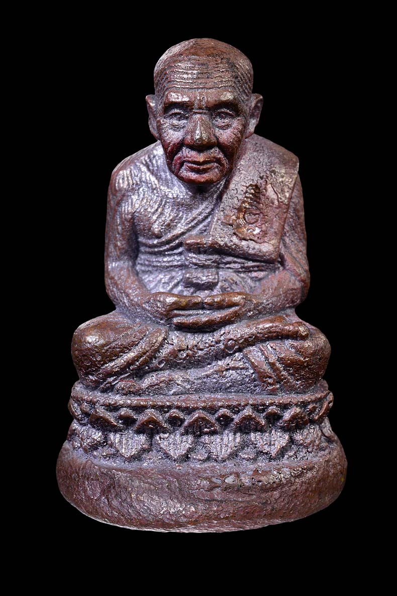 หลวงปู่ทวด พิมพ์เบ้าทุบมหาลาภ เนื้อนวะโลหะ รุ่นกฐิน วัดช้างให้ ปี 2540 สร้าง 9999 องค์ครับ 