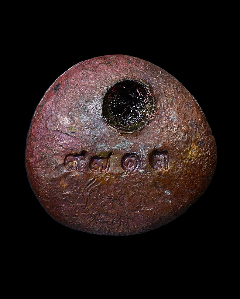 หลวงปู่ทวด พิมพ์เบ้าทุบมหาลาภ เนื้อนวะโลหะ รุ่นกฐิน วัดช้างให้ ปี 2540 สร้าง 9999 องค์ครับ 