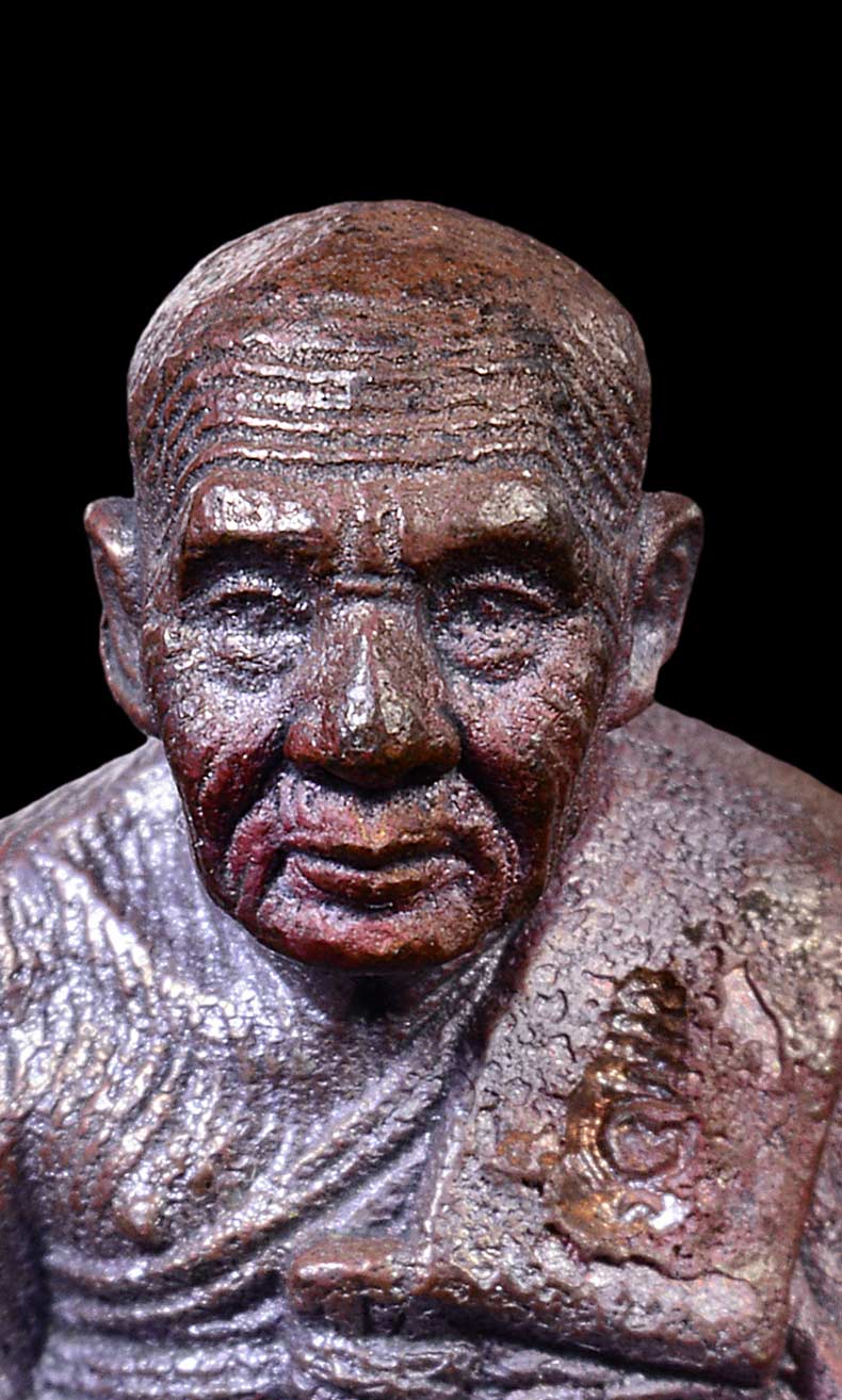 หลวงปู่ทวด พิมพ์เบ้าทุบมหาลาภ เนื้อนวะโลหะ รุ่นกฐิน วัดช้างให้ ปี 2540 สร้าง 9999 องค์ครับ 