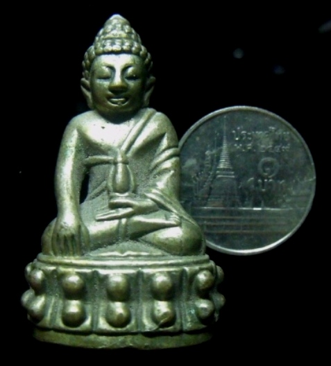 **วัดใจ**พระกริ่งใหญ่ ก้นตอกโค้ดหมายเลข เนื้ออัลปาก้า เก่าๆ ไม่ทราบที่**สวยๆ เชิญชมครับ 