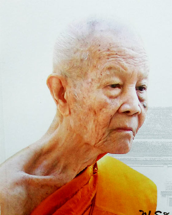 พระยอดขุนพล หลวงปู่ถม วัดเชิงท่า จ.ลพบุรี ปี51 เนื้อหลังคาอาคารโวทานธรรมสภา **สังขารท่านไม่เน่า