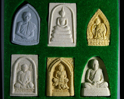 "พระผงมวลสารจิตรลดา"..รุ่นกาญจนาภิเษก 50 ปี วัดบวรฯ..(สร้าง 84,000 ชุด)