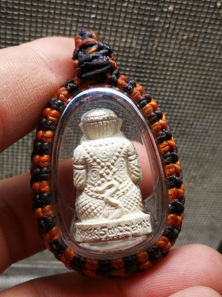 หนุมานชมภูนุช หลวงปู่หมุน เนื้อผงผสมว่าน 108 ปลุกเสกใน รุ่นพระเจ้าห้าพระองค์ เลี่ยมพร้อมใช้สวยๆเลย