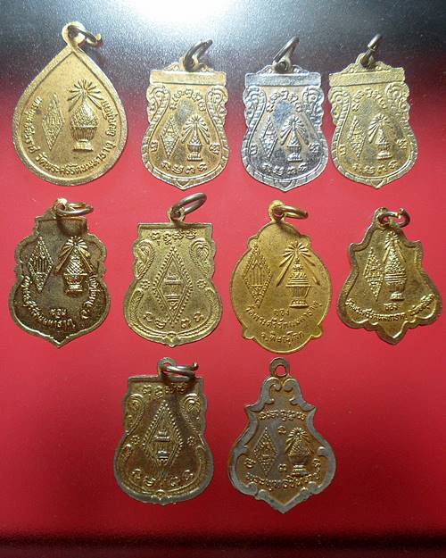 เหรียญพระพุทธชินราช วัดพระศรีรัตนมหาธาตุ เนื้อกะไหล่ทองลงยา ชุด10เหรียญ ชุดที่2