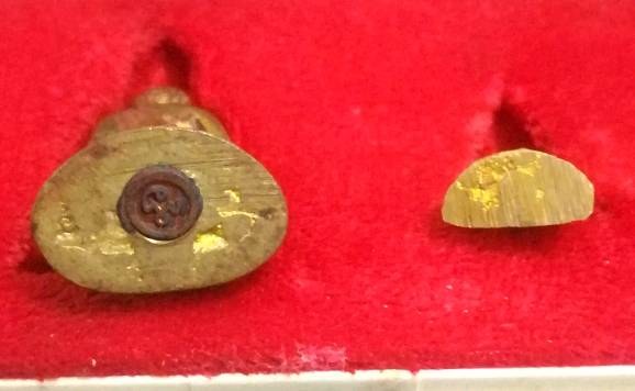 พระกริ่งคู่พระชัยวัฒน์ หลวงปู่คร่ำ วัดวังหว้า เนื้อฝาบาตร ปี37 กล่องเดิม