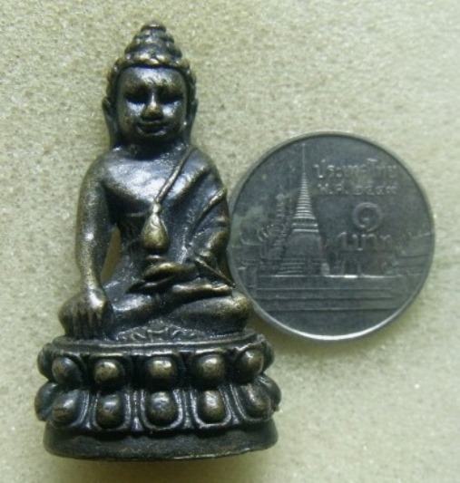 **วัดใจ**พระกริ่ง ใต้ฐานอุดยันต์ดวง ตอกโค้ด สวยๆ ไม่ทราบที่**เชิญชมครับ 