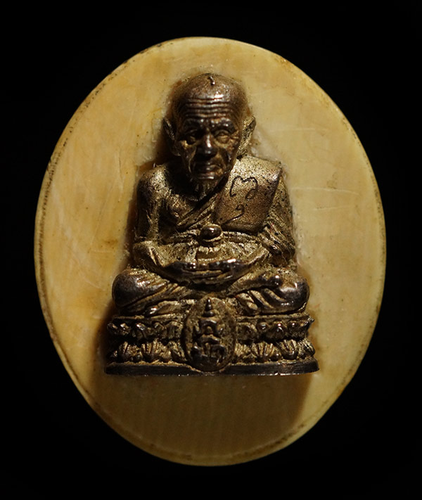 ...มาพร้อมบัตร DD...พระหลวงพ่อทวด วัดช้างให้ รุ่นคชสารหมื่นปี เนื้องาแกะ ปี 2541 จ.ปัตตานี...