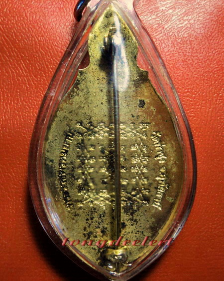 เข็มกลัดหลวงพ่อฤาษีลิงดำ วัดท่าซุง รูปยืน กะไหล่ทองลงยาค่ะ