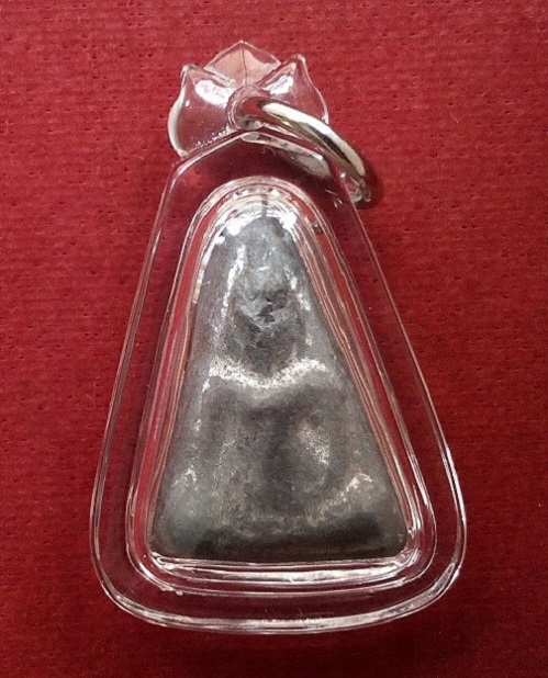 พระนางพญา ชุดไตรภาคี เนื้อชินตะกั่ว หลวงปู่โต๊ะ วัดคนอน ปี2515 หลวงปู่โต๊ะร่วมปลุกเสก..เคาะเดียวแดง.