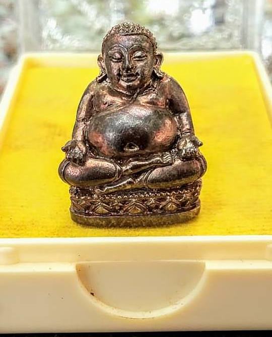 พระสังกัจจายน์ "รับทรัพย์" ไตรมาส54 หลวงพ่อสาคร วัดหนองกรับ เนื้อนวะโลหะฐานบัว ก้นอุดผงno.413สภาพสวย