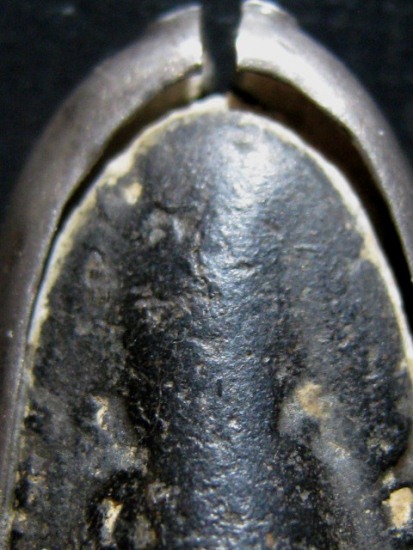 พระรอด เนื้อดิน กรุวัดป่ากล้วย จ.ลำปาง