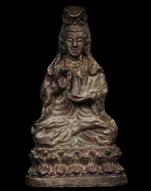 หล่อลอยองค์ เจ้าแม่กวนอิม หลวงพ่อแพ วัดพิกุลทอง เนื้อเงิน ปี35...เคาะเดียวแดง...