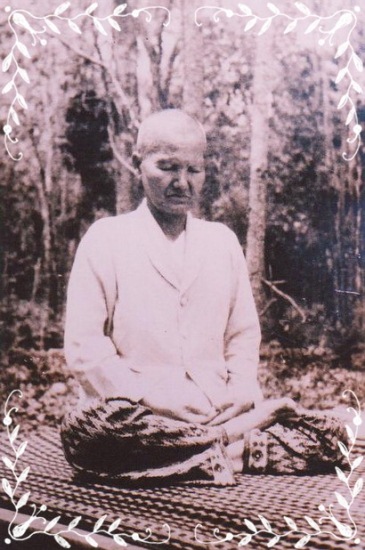 พระโพธิจักรคุณแม่บุญเรือน ปี2499 เนื้อดิน วัดอาวุธฯ กทม. มาพร้อมบัตรรับรองความแท้