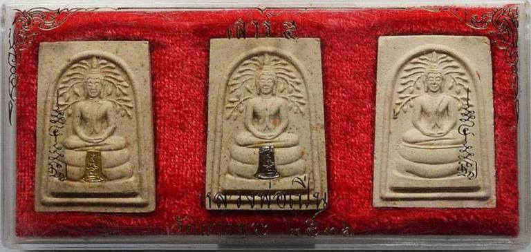 650 ฿ พระสมเด็จเสาร์ห้า หลวงพ่อเปิ่น วัดบางพระ (ฐานผ้าทิพย์ทองคำ+เงิน) พร้อมกล่องครับ