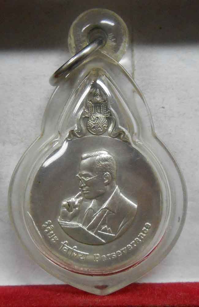 พระมหาชนก พิมพ์เล็กเนื้อเงิน พร้อมอุปกรณ์เดิมครบชุดครับ