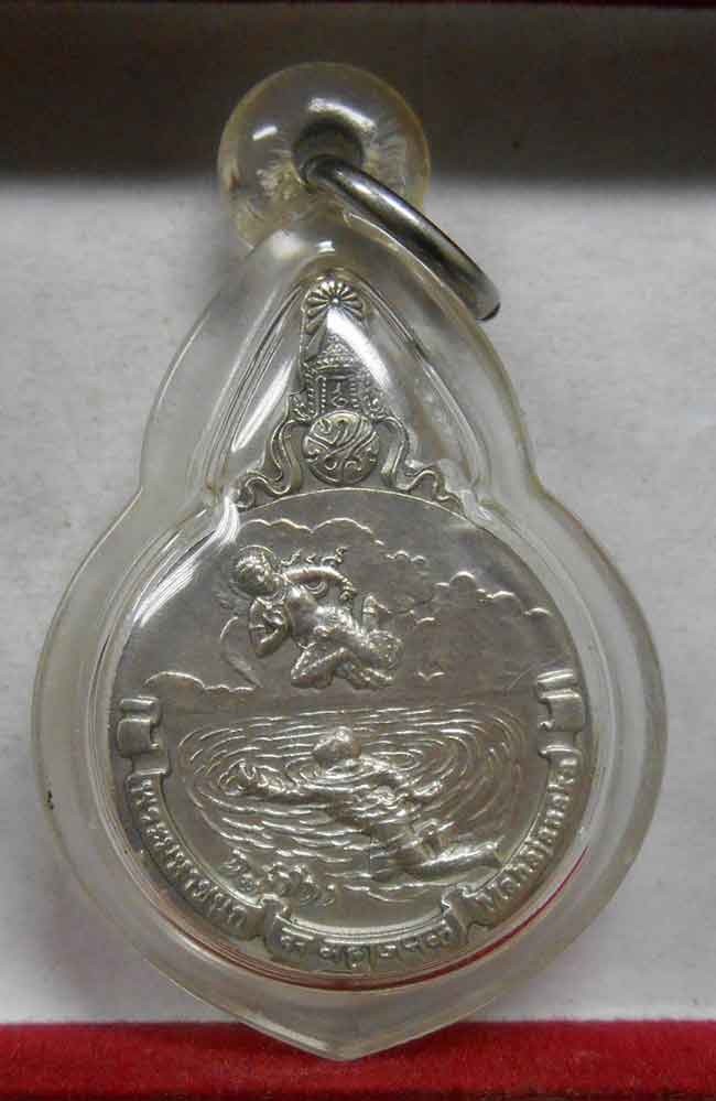 พระมหาชนก พิมพ์เล็กเนื้อเงิน พร้อมอุปกรณ์เดิมครบชุดครับ