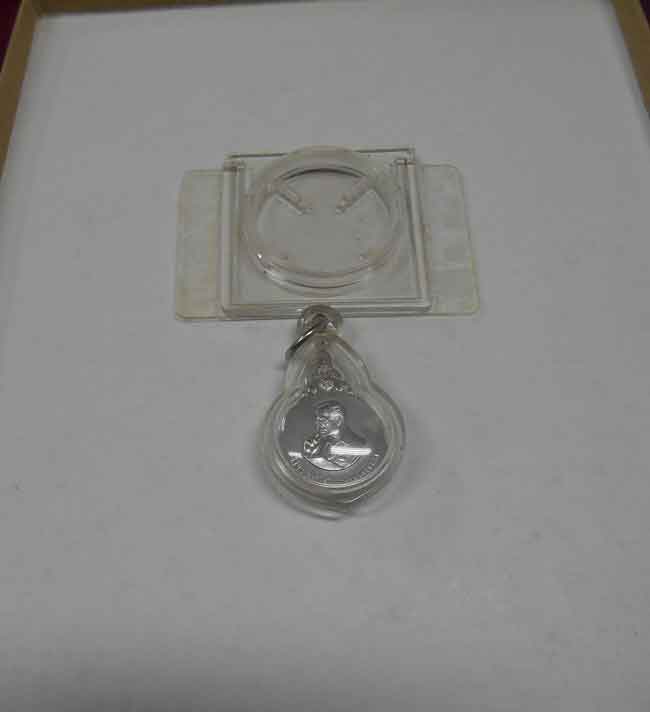 พระมหาชนก พิมพ์เล็กเนื้อเงิน พร้อมอุปกรณ์เดิมครบชุดครับ