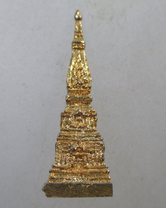 ๒๐ รูปหล่อจำลององค์พระธาตุพนม