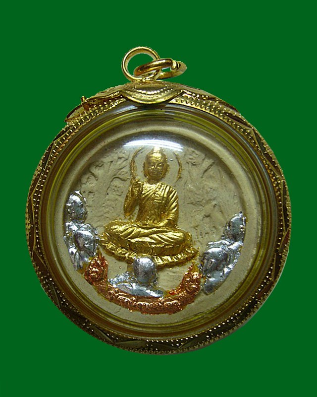 พระผงทรงเมตตา พระพุทธเจ้าทรงโปรดปัญจวคีย์ ด้านหลังพระสุวรรณมุนี(ฉุย) จ.เพชรบุรี พ.ศ.๒๕๕๐