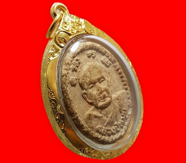 พระผงยันต์ดวงเศรษฐี หลวงปู่หมุน ฐิตสีโล วัดบ้านจาน ปี ๒๕๔๓ เลี่ยมทองคำแท้พร้อมใช้ครับ