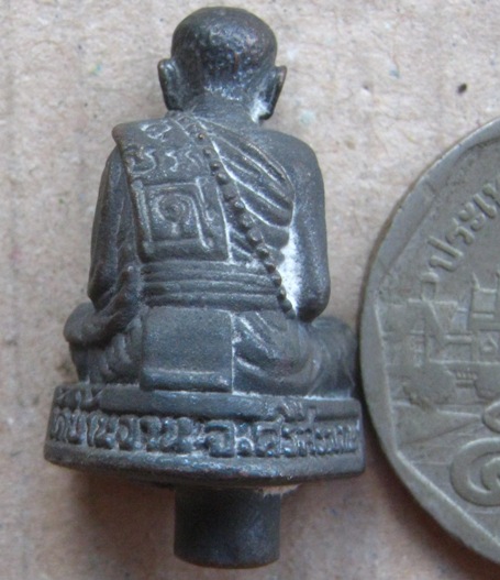 รูปหล่อยอดธง นวะโลหะ ผสมชนวนเก่า หลวงปู่หมุน ปี2556 รุ่นพระดีศรีสะเกษ เเถมจากพระบูชา19นิ้วเเละเเจกผู