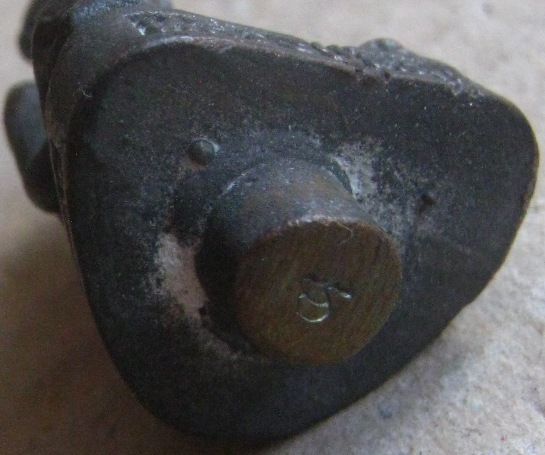 รูปหล่อยอดธง นวะโลหะ ผสมชนวนเก่า หลวงปู่หมุน ปี2556 รุ่นพระดีศรีสะเกษ เเถมจากพระบูชา19นิ้วเเละเเจกผู