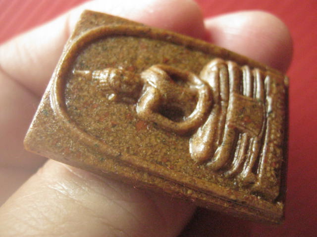 พระผงกระเบื้องหลังคาโบสถ์ (หลวงพ่อโสธร) วัดโสธรวรารามวรวิหาร พิมพ์ใหญ่ ปี 2538 สวยเดิม